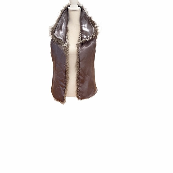 Unbranded faux fur vest. - Picture 3 of 9